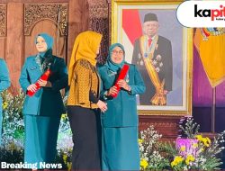 Hj Sittinur Ubaid Raih Penghargaan Manggala Karya Kencana