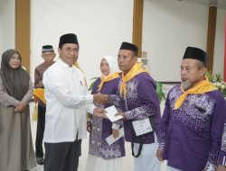 Bupati Lepas 64 Calon Jamaah Haji Asal Halmahera Timur