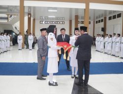 Bupati Haltim Kukuhkan 40 Pasukan Pengibar Merah Putih