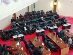 Buapti Ubaid Kesal Menghadap Kursi Kosong Saat Rapat Paripurna