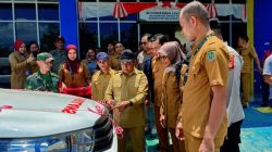 Tingkatkan Pelayanan Kesehatan di Wasteng, Bupati Haltim Serahkan Satu Unit Mobil Ambulance