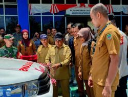 Tingkatkan Pelayanan Kesehatan di Wasteng, Bupati Haltim Serahkan Satu Unit Mobil Ambulance