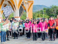 Bupati Ubaid Yakub Lepas Peserta Jalan Sehat HUT Halmahera Timur ke-23
